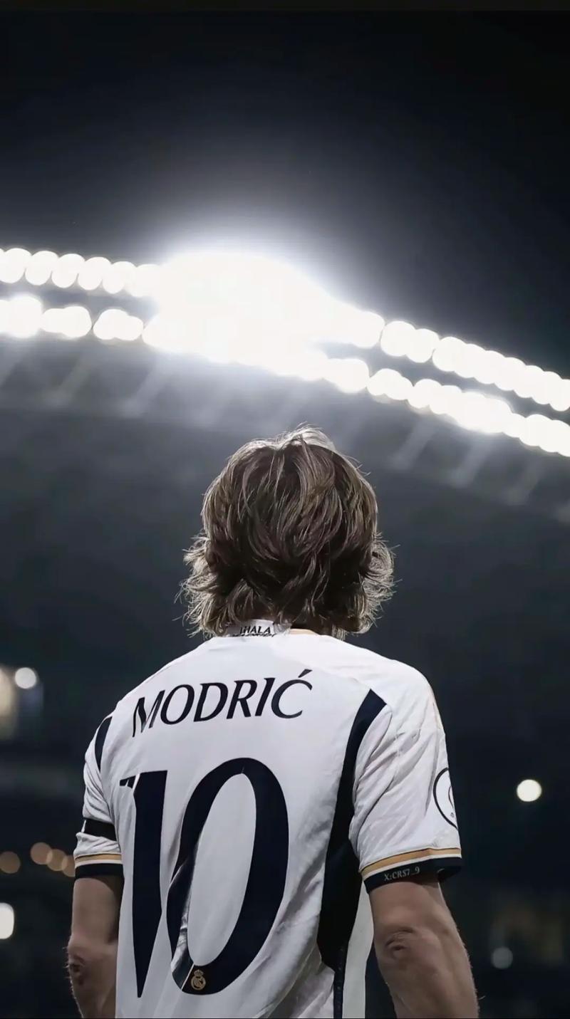 维金斯17+6手刃旧主，热巴全能鲍威尔14中10，热火力克残阵勇士