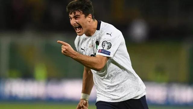 场边球迷热 场边球迷热