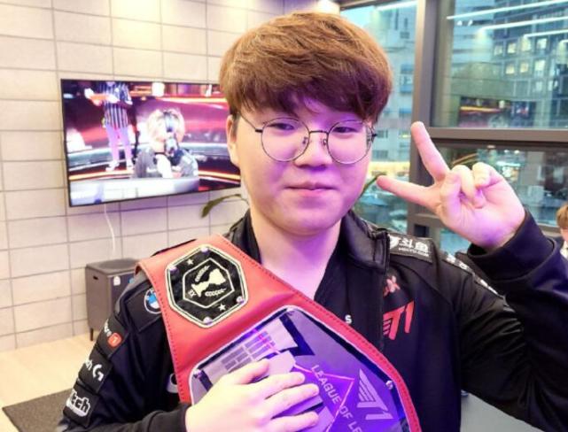 截然不同 截然不同